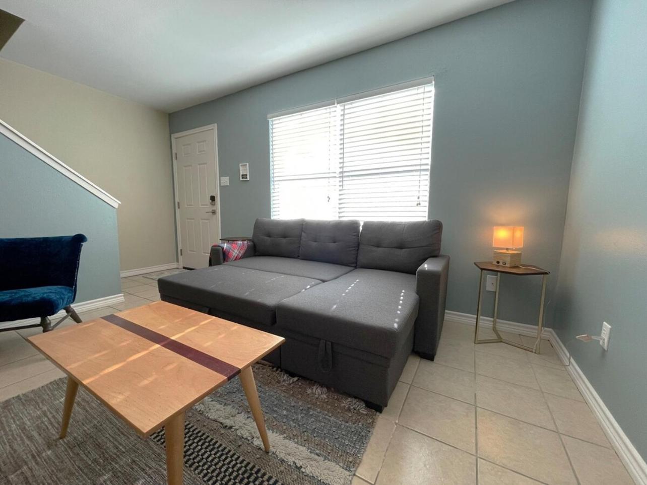 Brilliant & Beautiful Bnb Apartment! B محطة كوليج المظهر الخارجي الصورة